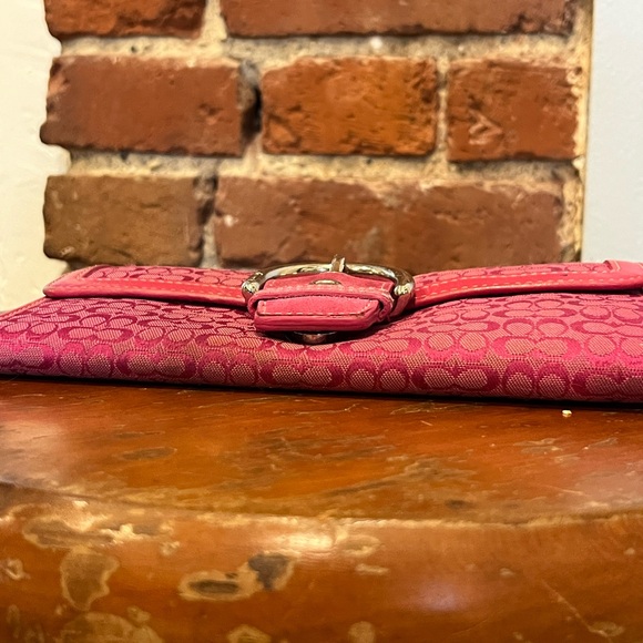 Coach Soho Buckle Signature Wallet Clutch Y2K Barbie Pink Jacquard Leather Flap - Picture 11 of 16